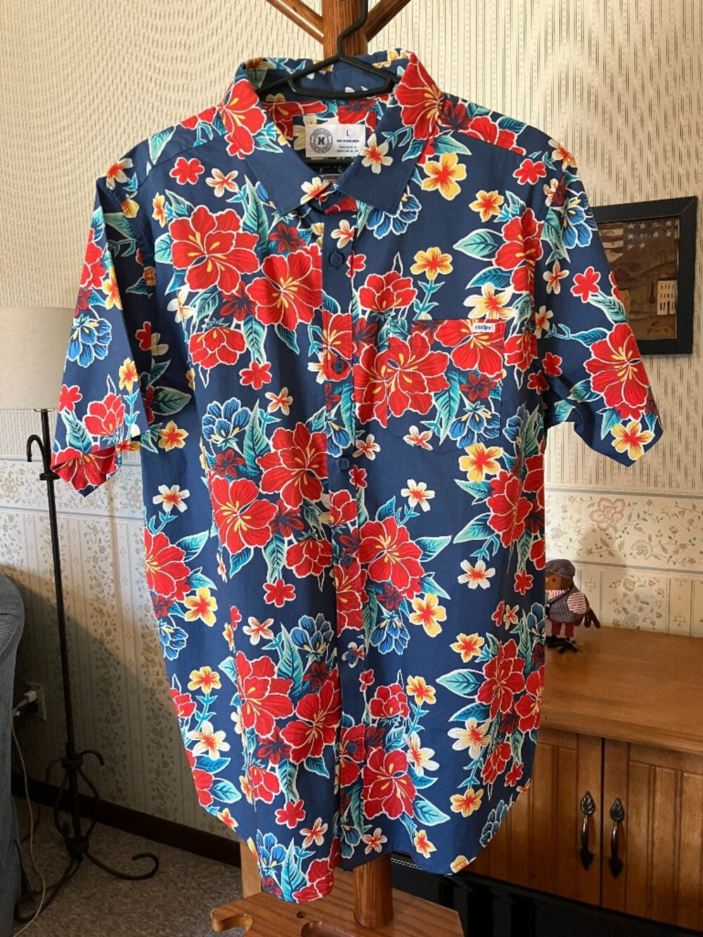 Hurley Men's Casual Shirt NWOT - size Large
